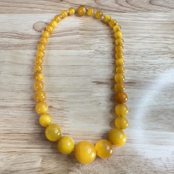 Vintage Bakelite Butterscotch Moonglow Graduate Bead 16 in Necklace 35g "AS IS" - Picture 3 of 15